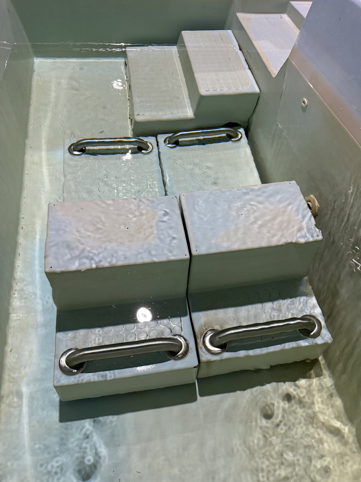 Hot tub before service, photo 3