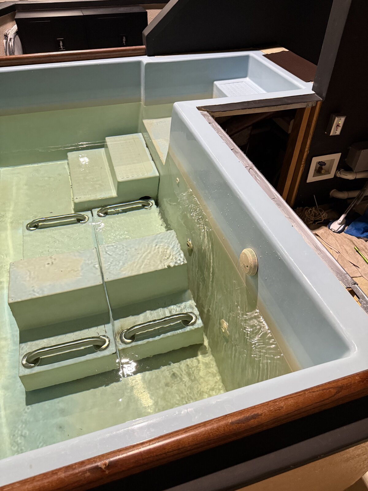 Hot tub before service, photo 2
